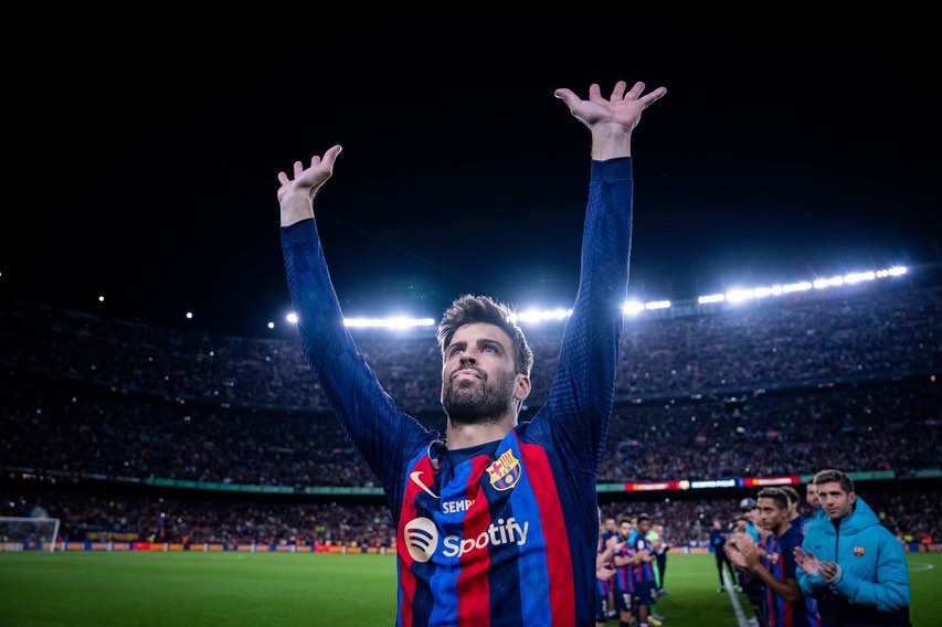 Pique Camp Nou Vedası