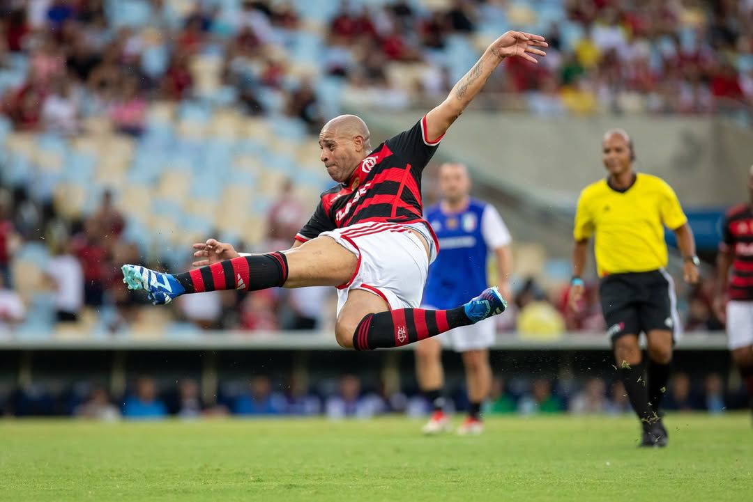 Futbolcu Adriano 2025 Duvar Kağıdı