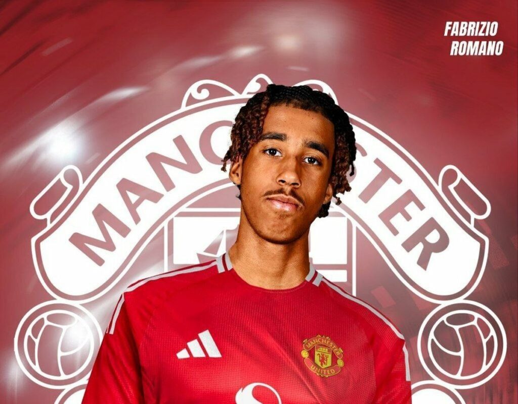 Leny Yoro Manchester United